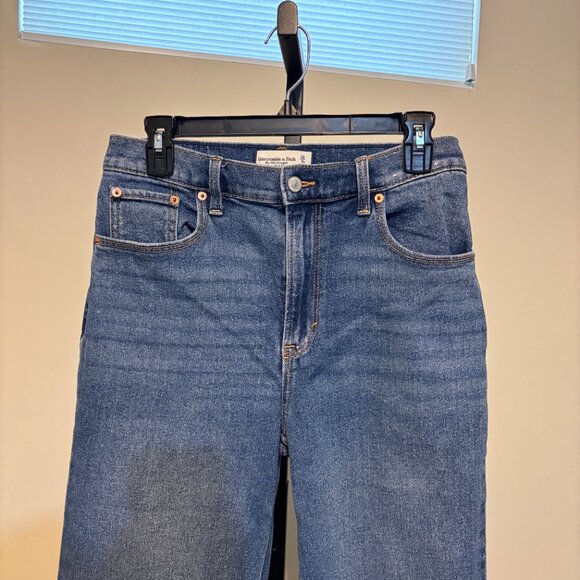 Abercrombie and Fitch The 90's Straight Ultra High Rise Jeans - Picture 5 of 9